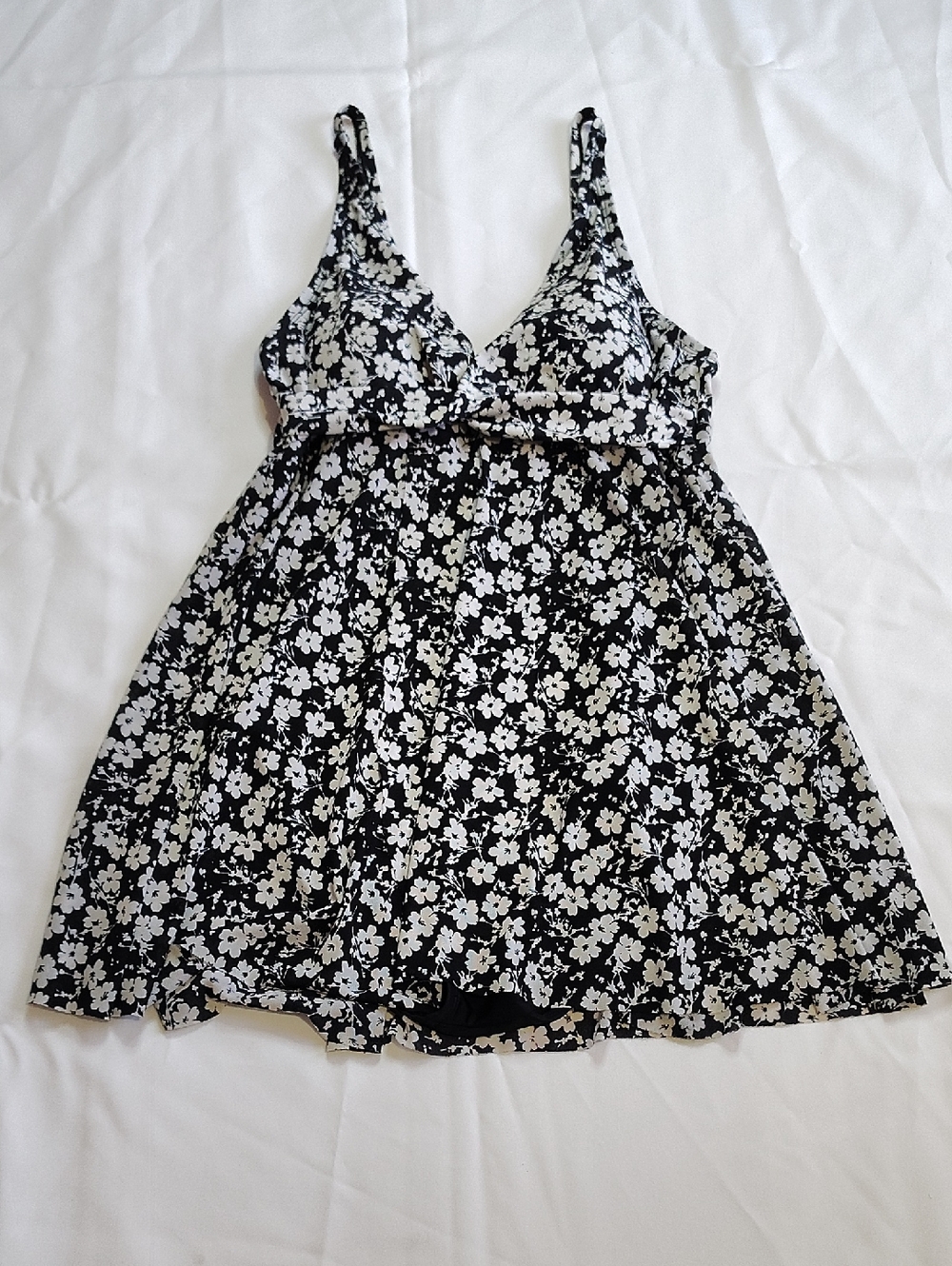A.C.T. Active Control Technology Women's Swimsuit Size 10 One Piece Floral Black